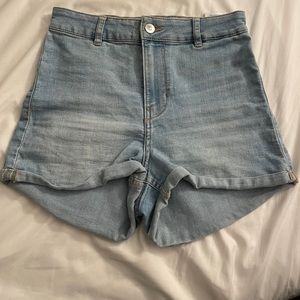 HIGH WAISTED SLIM SHORTS